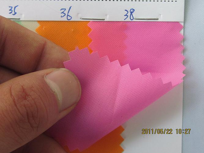 210D素色尼龍布與防火防水PU尼龍布面料 特性、應(yīng)用及滌綸化纖產(chǎn)品對(duì)比